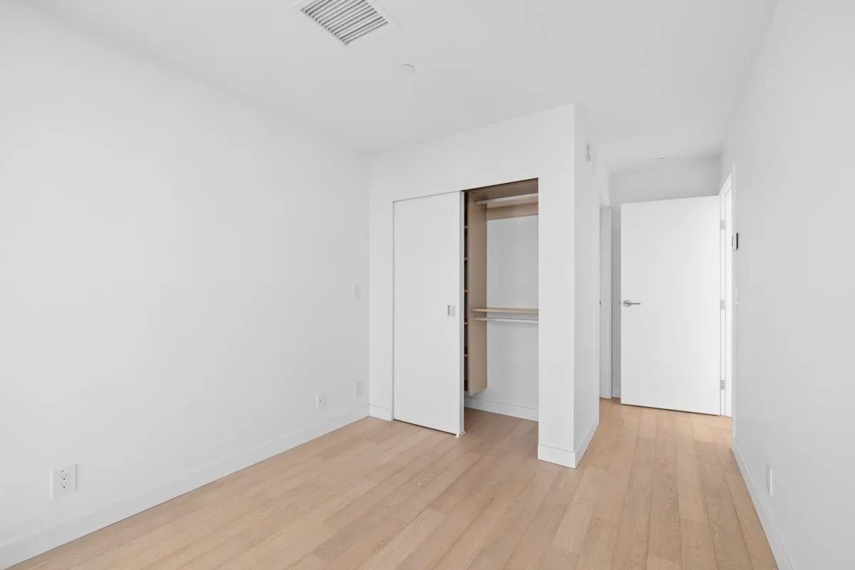 2705 1480 Howe Street