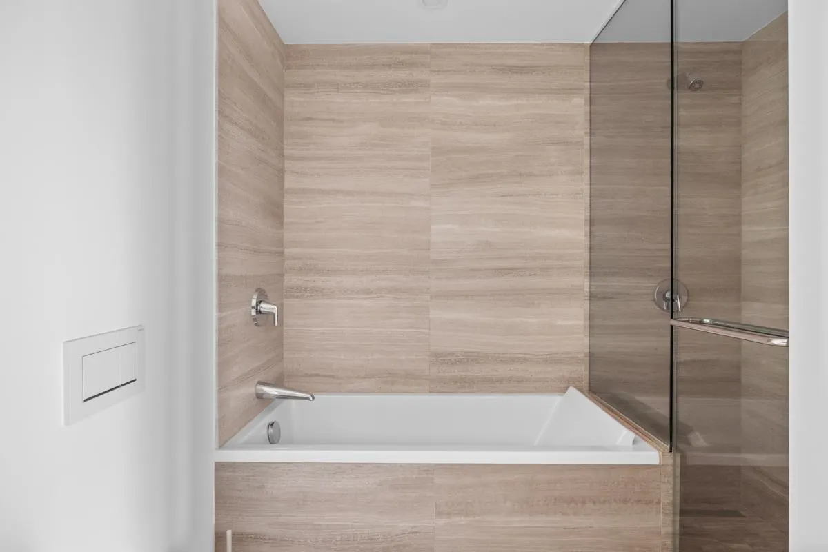 2705 1480 Howe Street