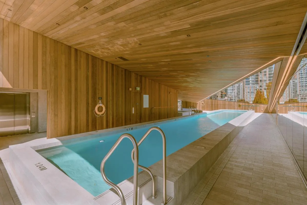 2705 1480 Howe Street