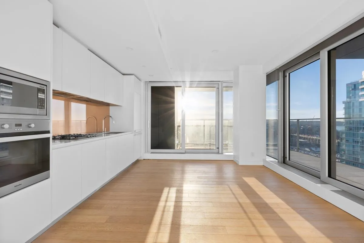 2705 1480 Howe Street