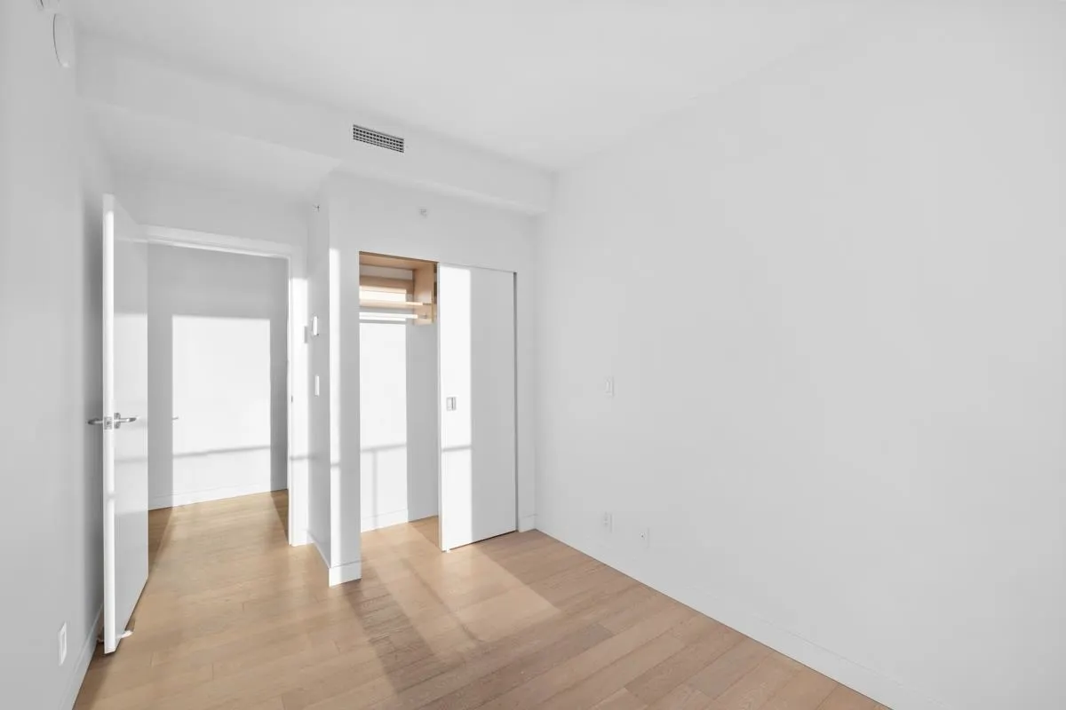 2705 1480 Howe Street