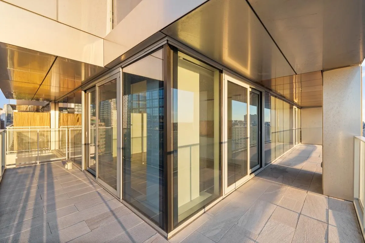 2705 1480 Howe Street