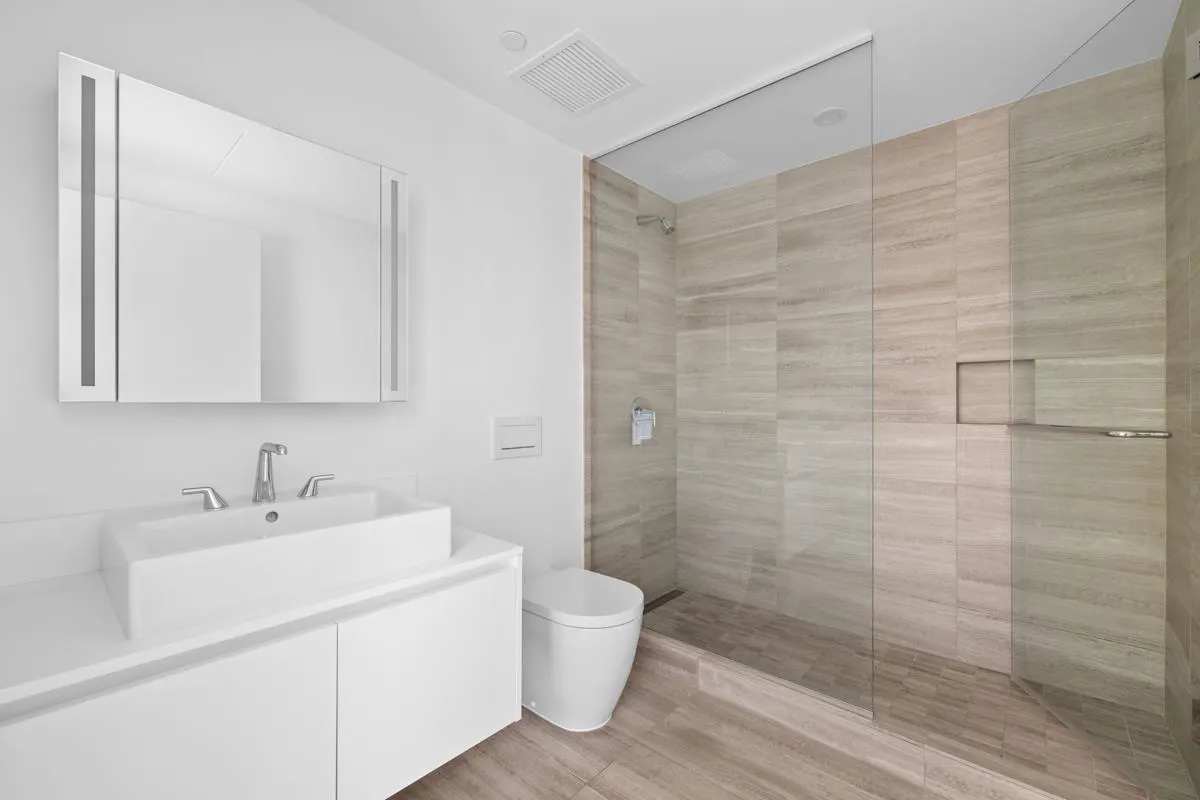 2705 1480 Howe Street