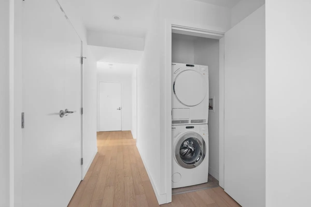 2705 1480 Howe Street