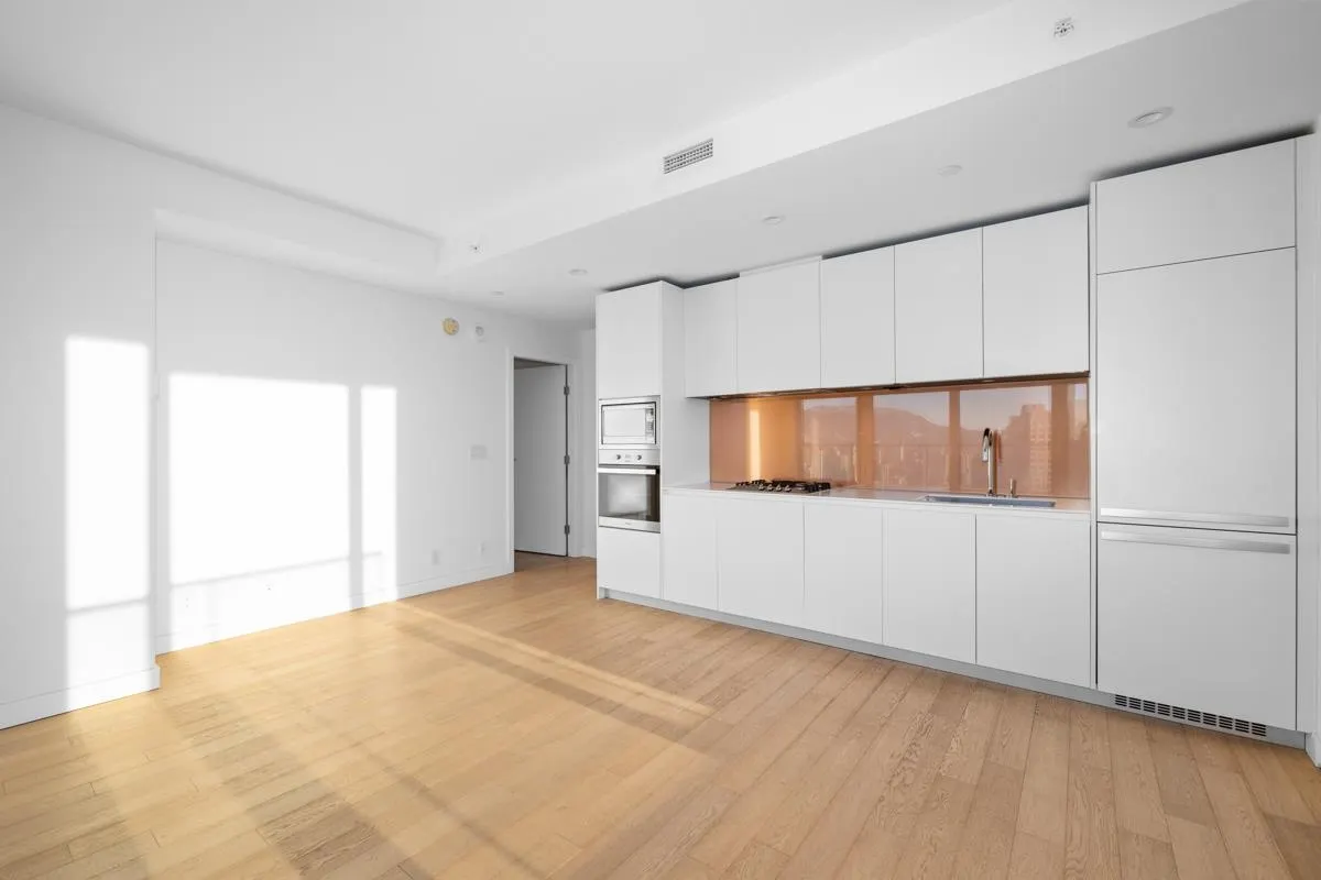 2705 1480 Howe Street