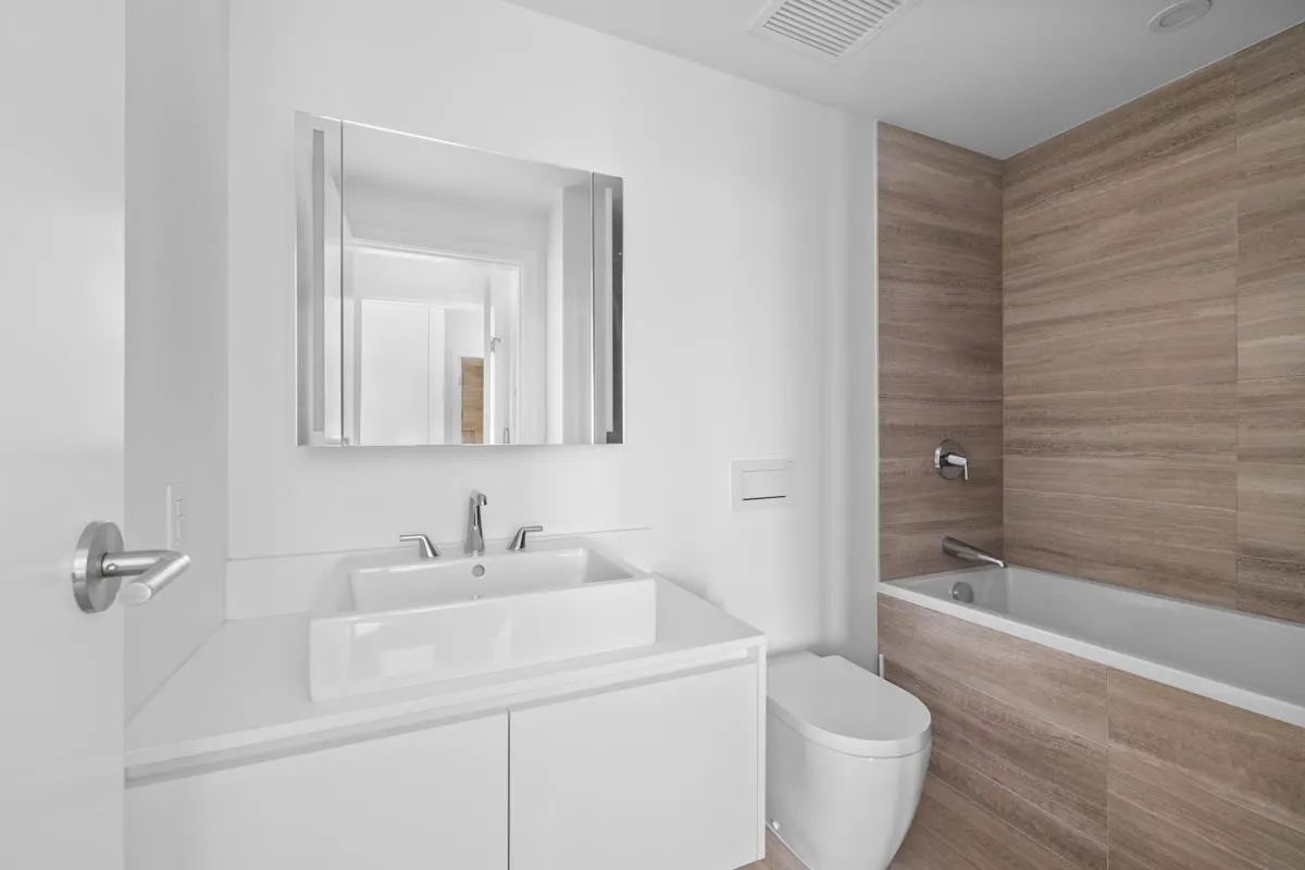 2705 1480 Howe Street