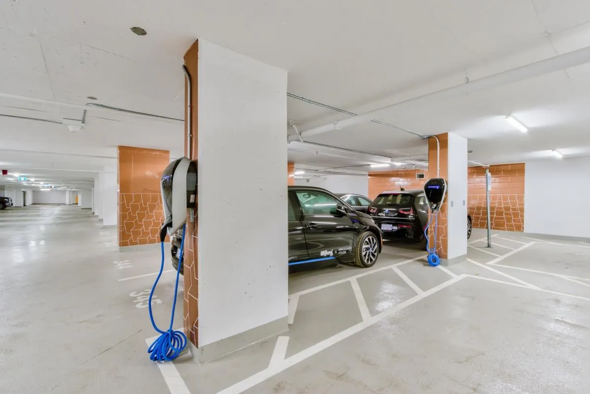 2705 1480 Howe Street