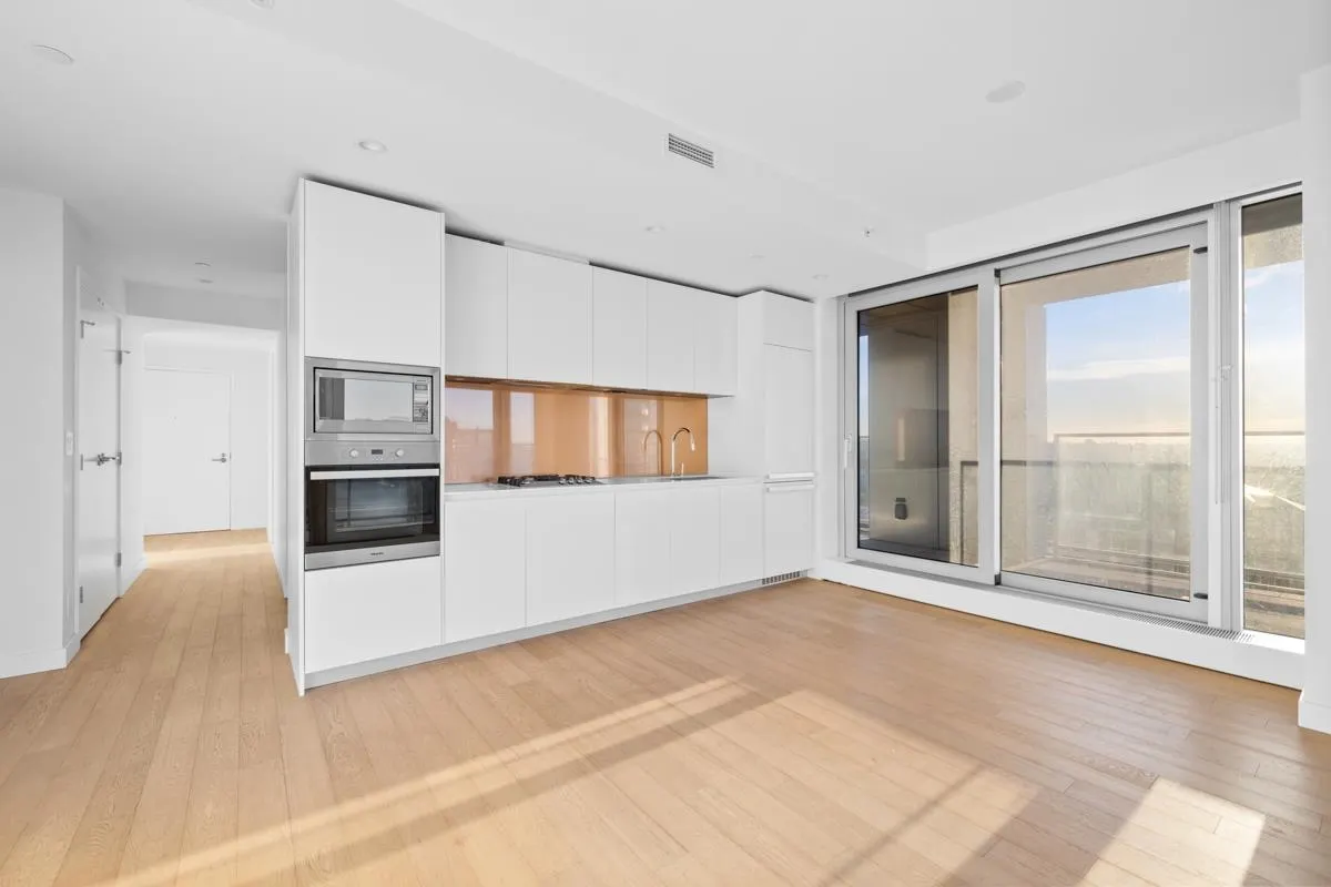 2705 1480 Howe Street