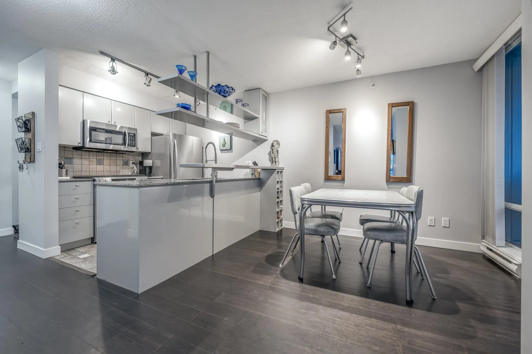 2306 1438 Richards Street