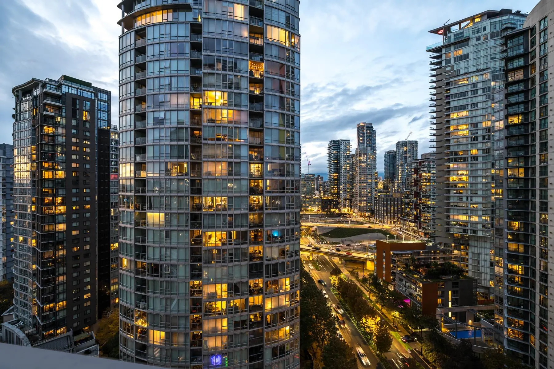 2306 1438 Richards Street