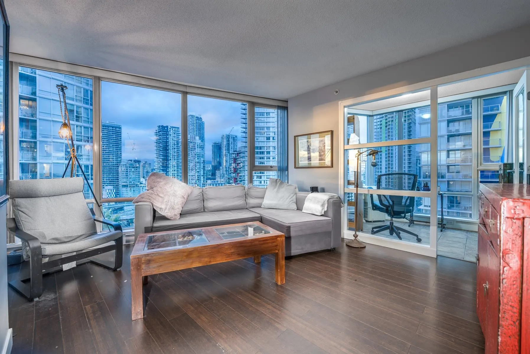 2306 1438 Richards Street