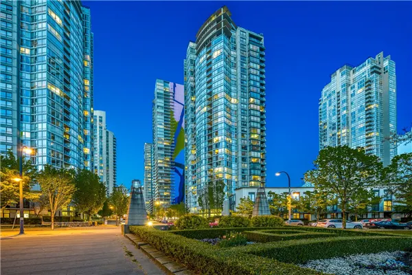 2306 1438 Richards Street