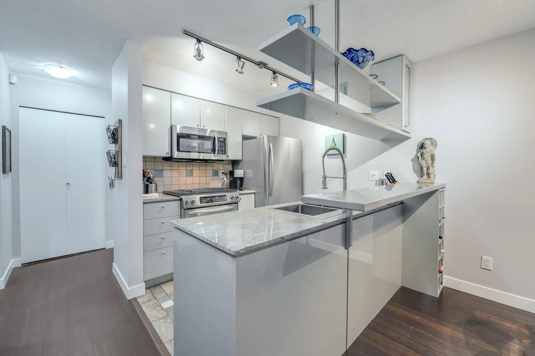 2306 1438 Richards Street