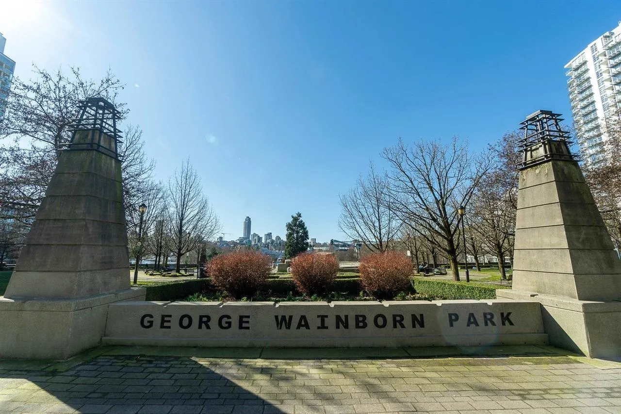 2306 1438 Richards Street