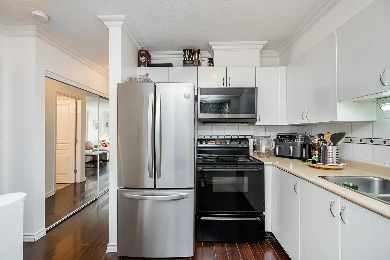 328 528 Rochester Avenue