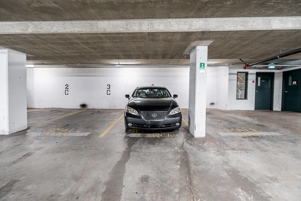 328 528 Rochester Avenue