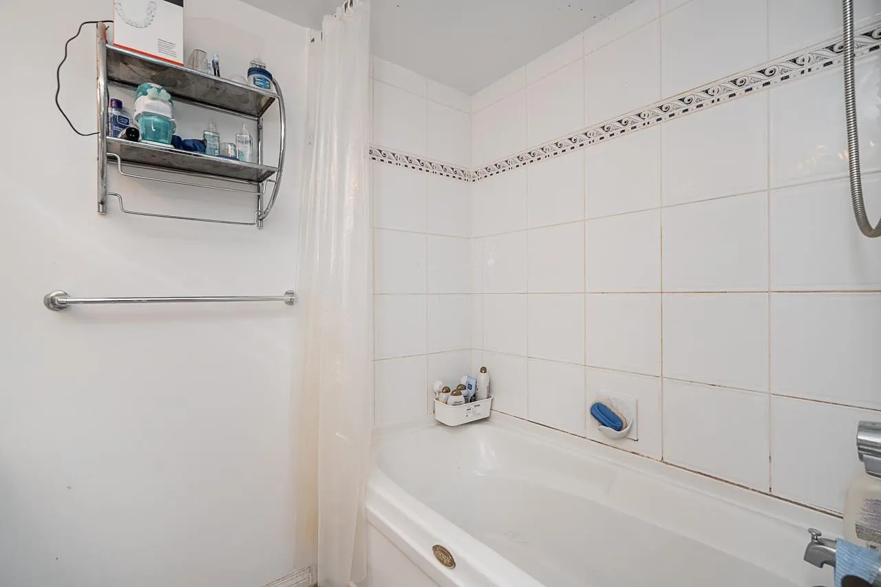 328 528 Rochester Avenue