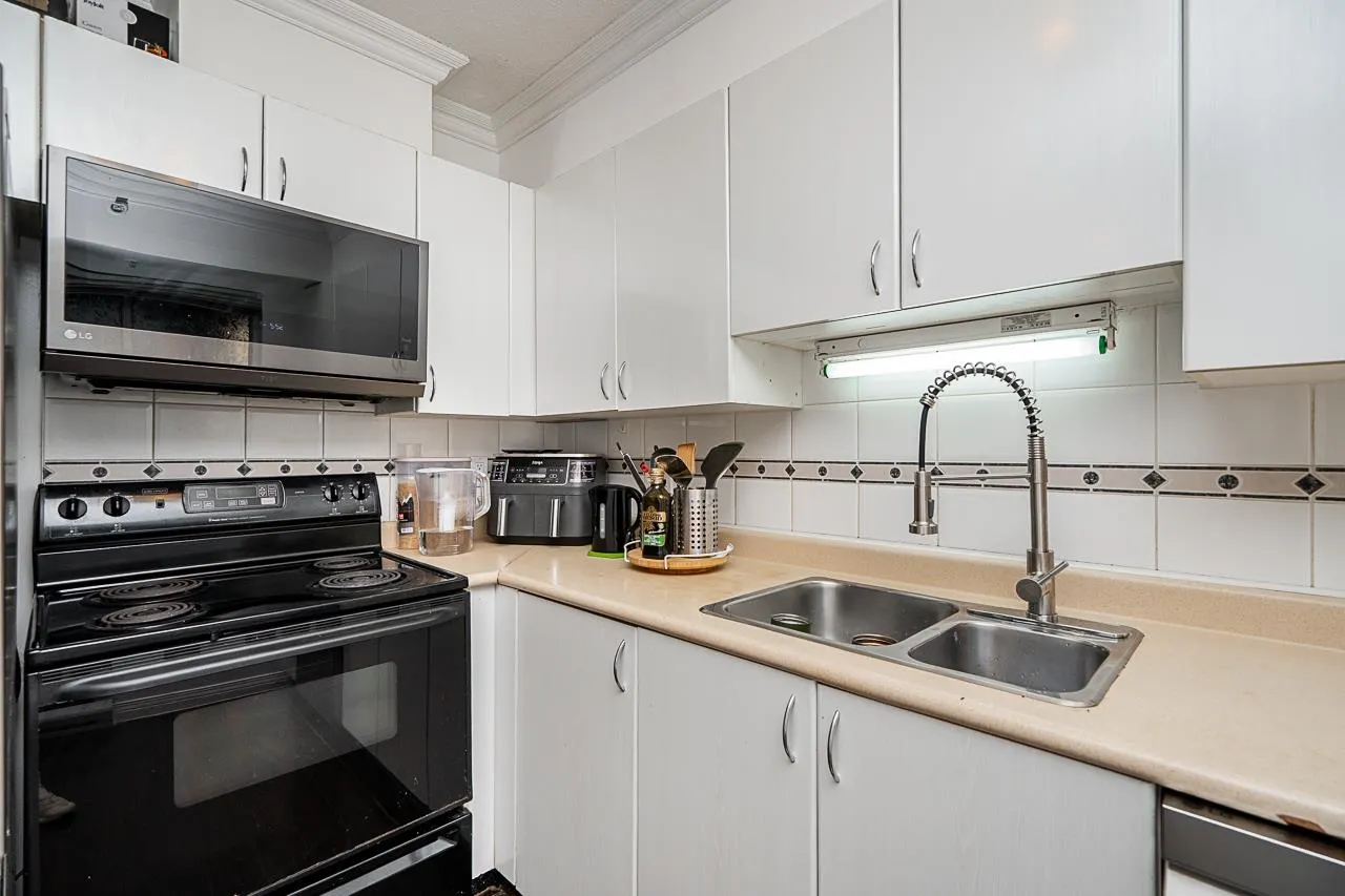 328 528 Rochester Avenue