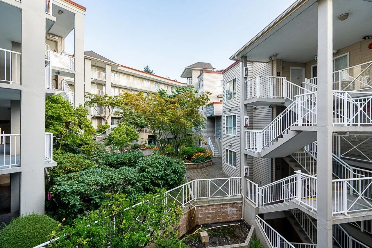 328 528 Rochester Avenue