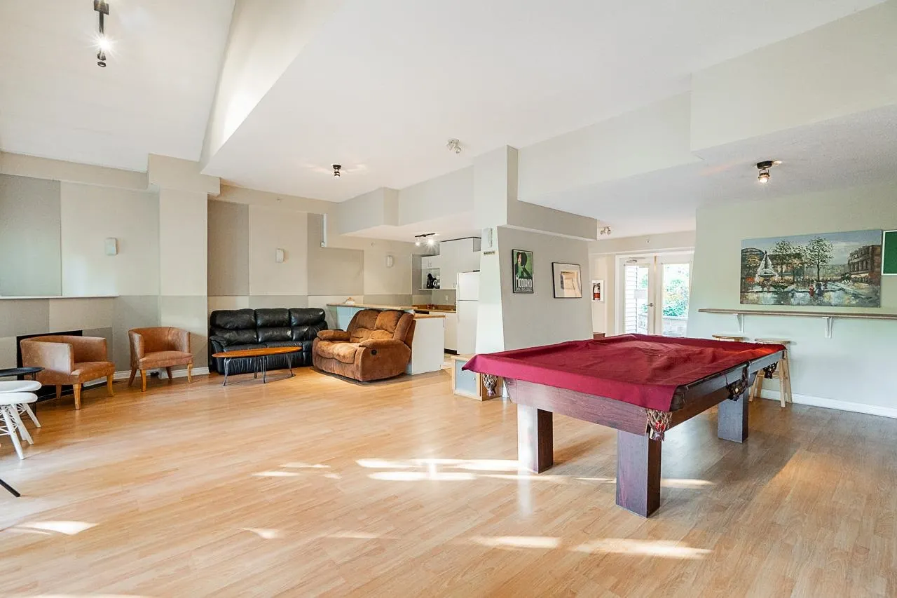 328 528 Rochester Avenue