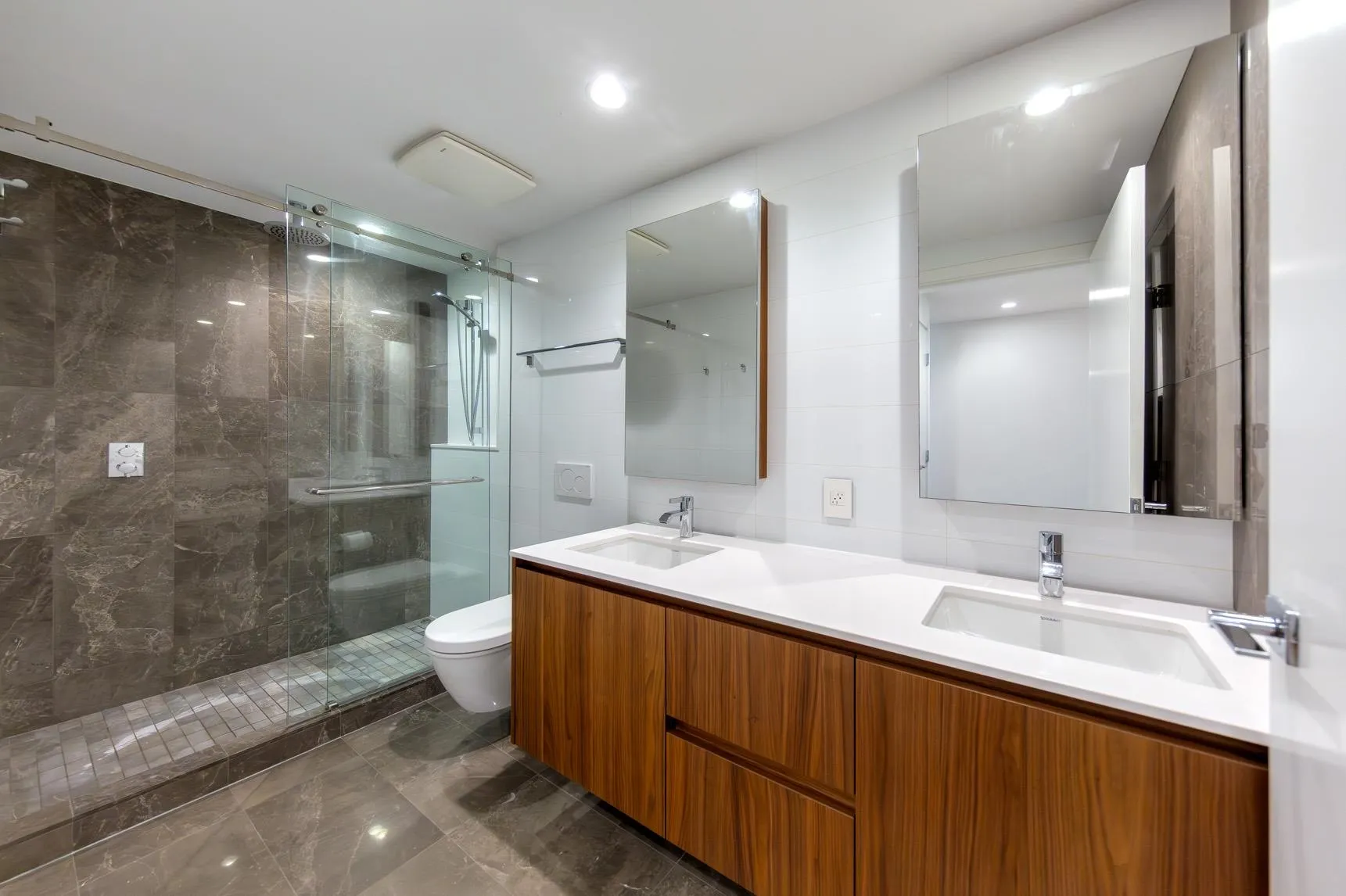 206 7428 Alberta Street