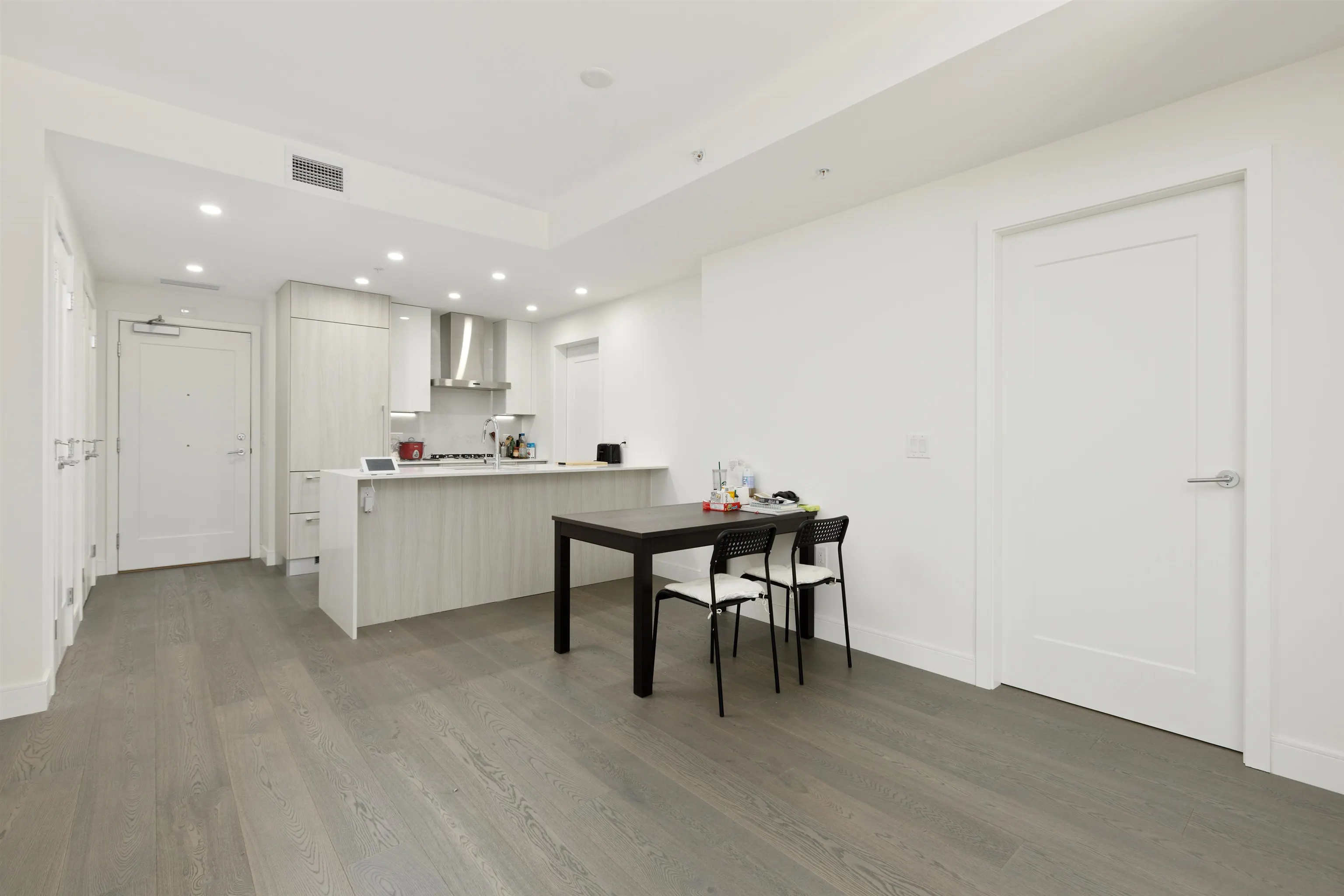 205 488 W 58th Avenue