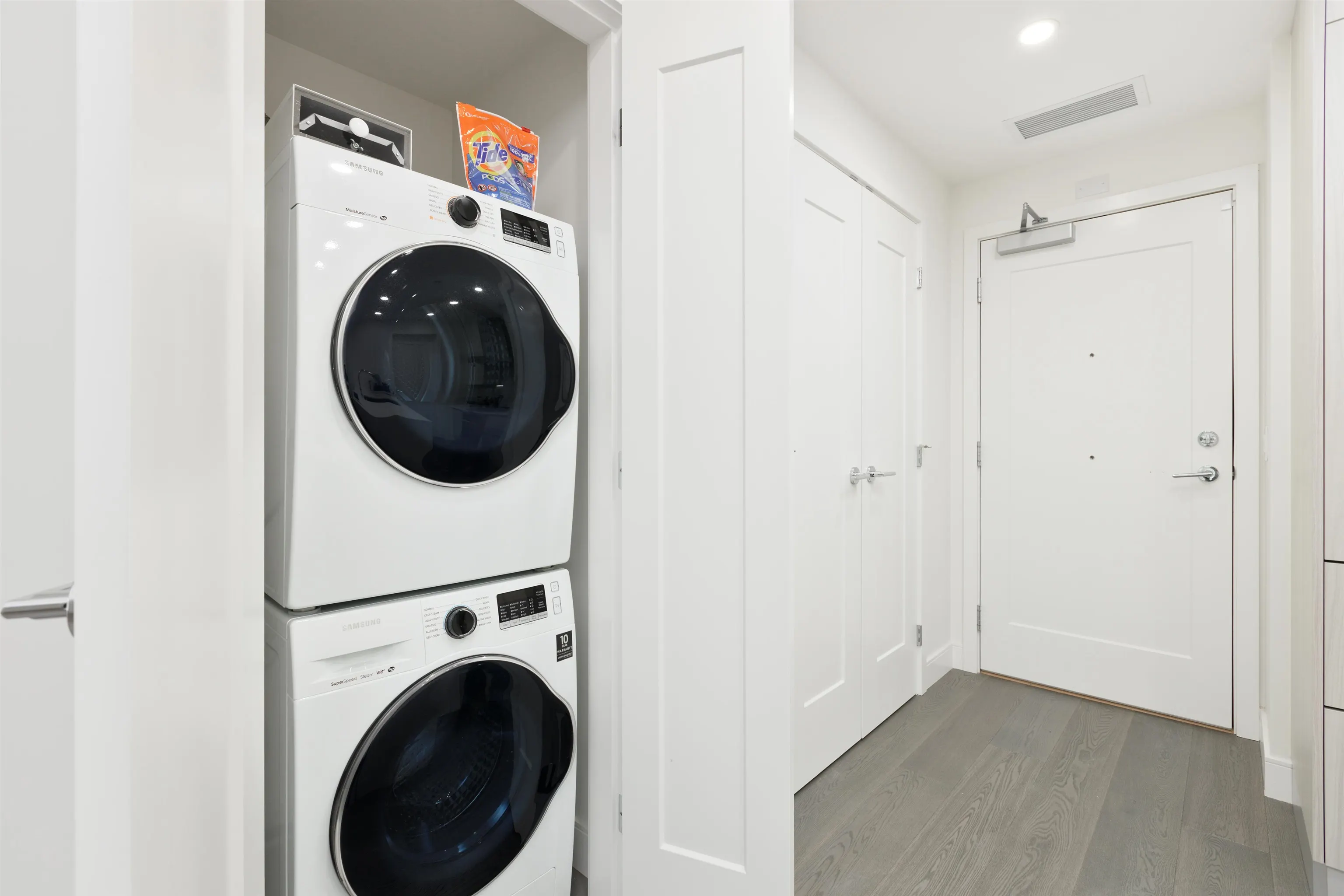 205 488 W 58th Avenue