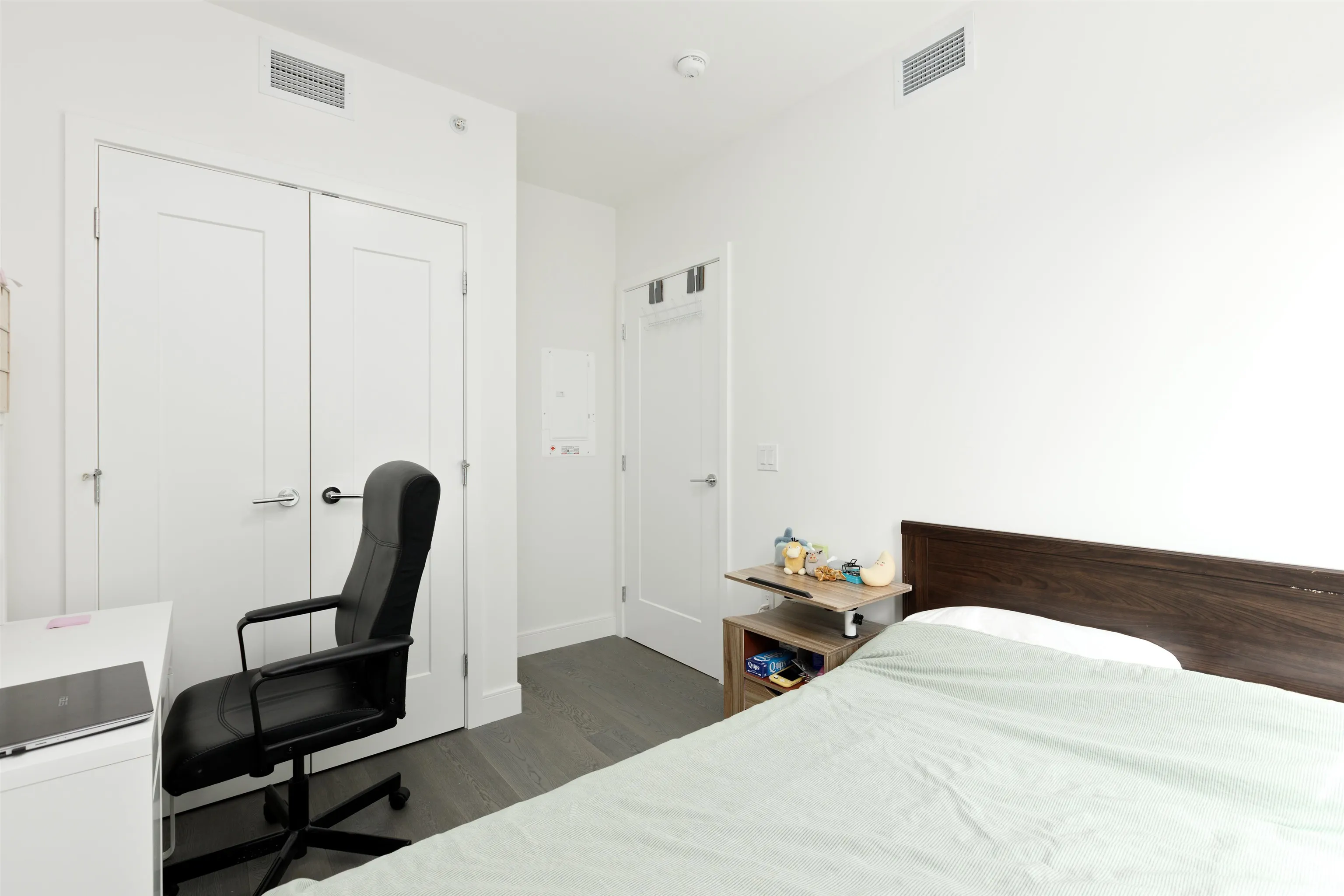 205 488 W 58th Avenue