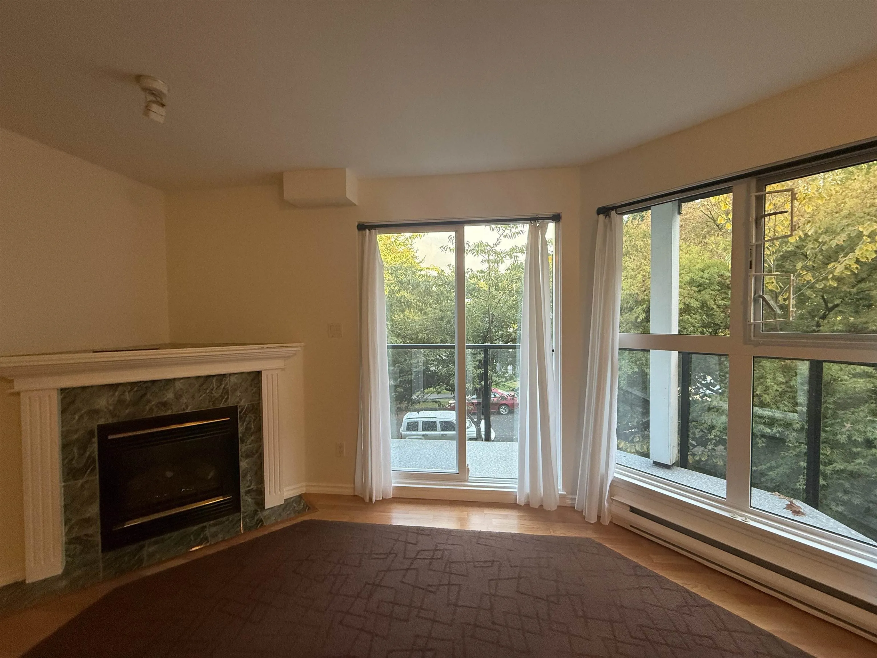 305 2212 Oxford Street