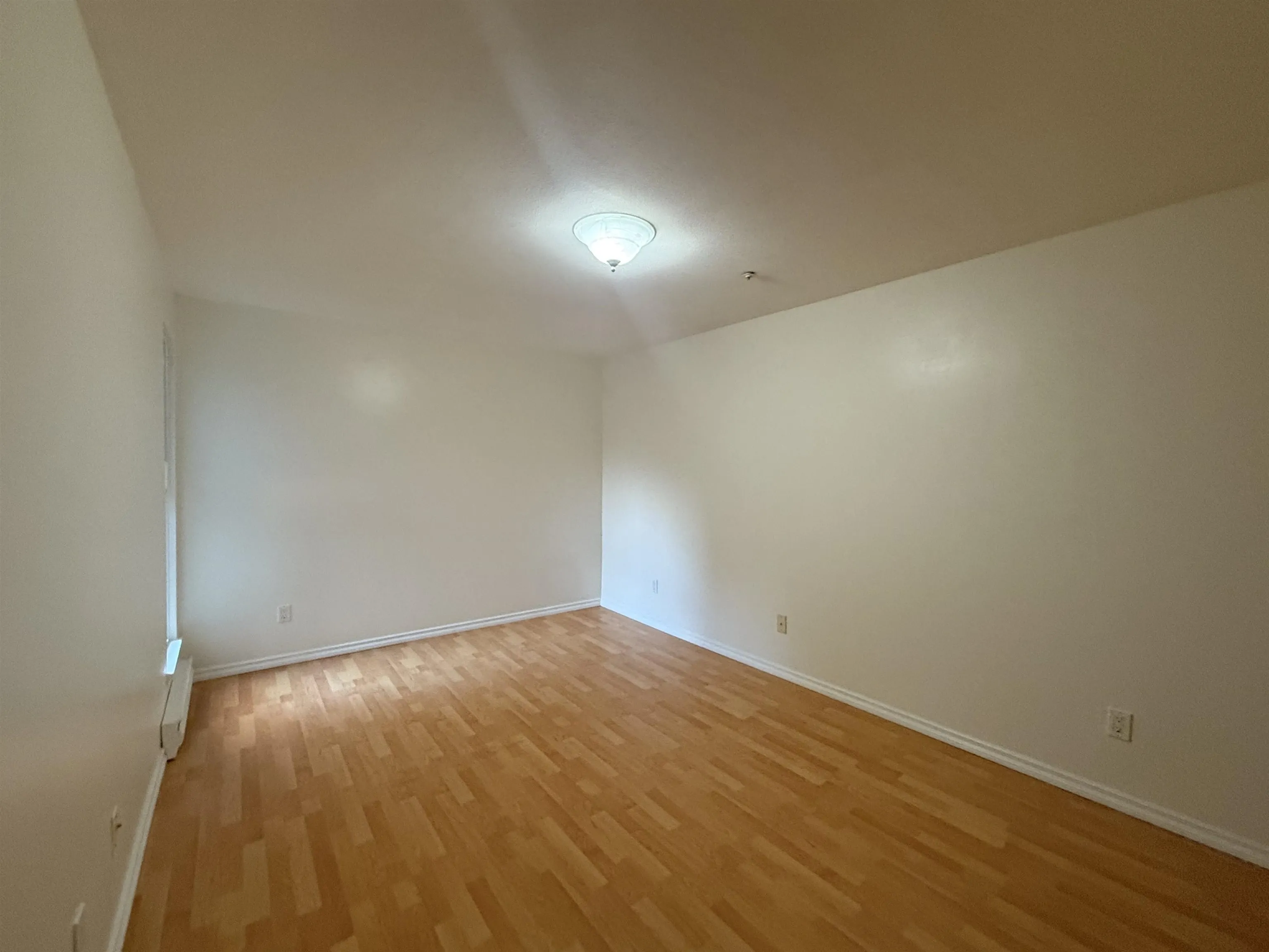 305 2212 Oxford Street