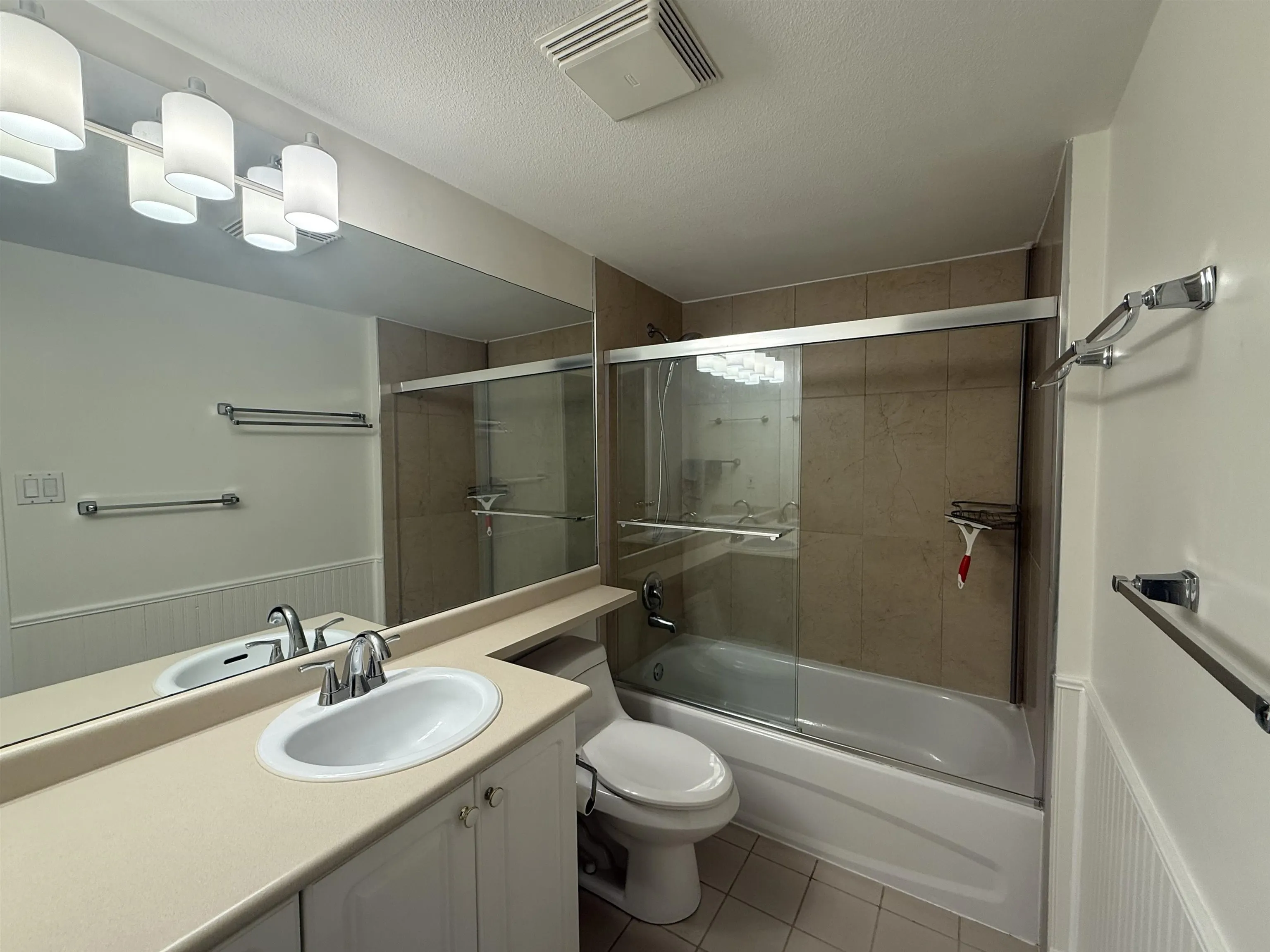 305 2212 Oxford Street