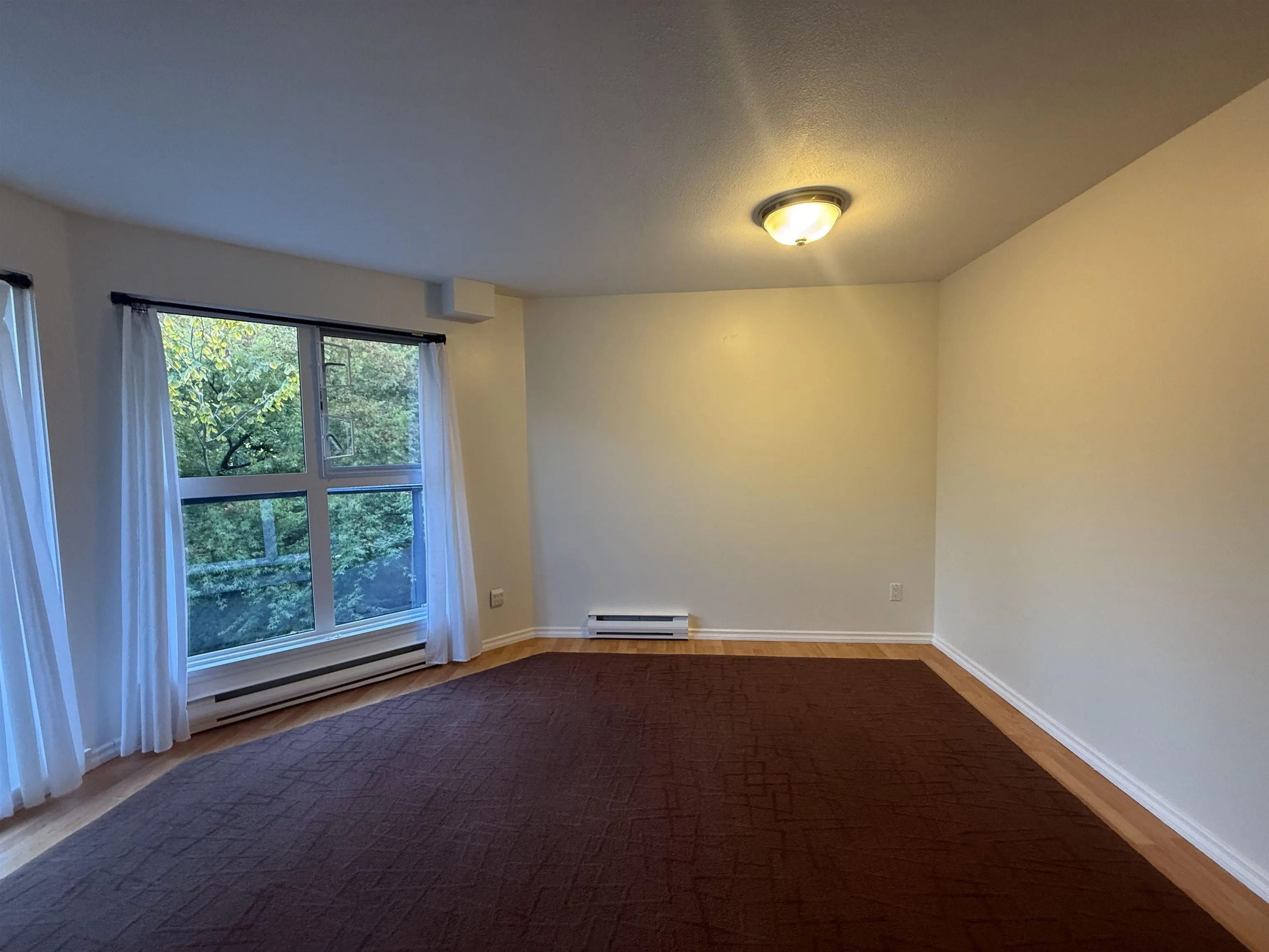 305 2212 Oxford Street