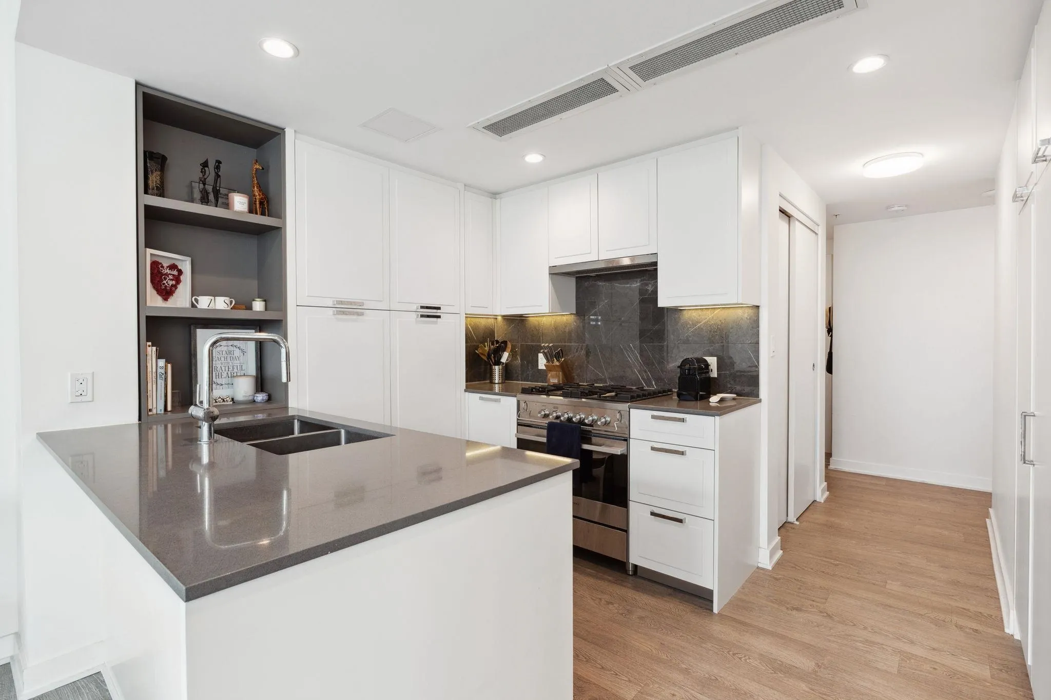 403 1471 Hunter Street