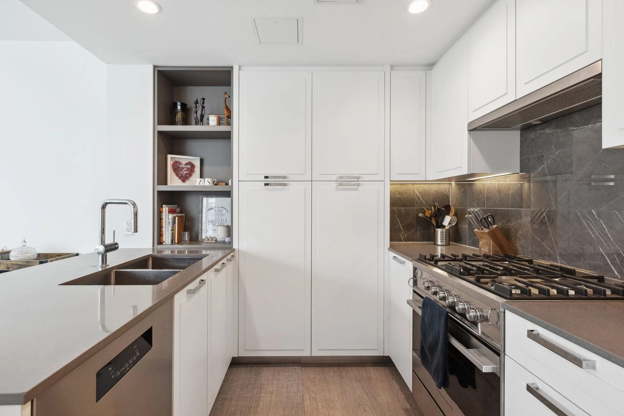 403 1471 Hunter Street