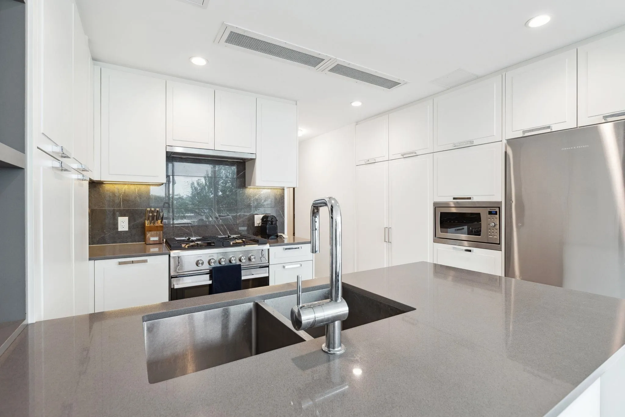 403 1471 Hunter Street