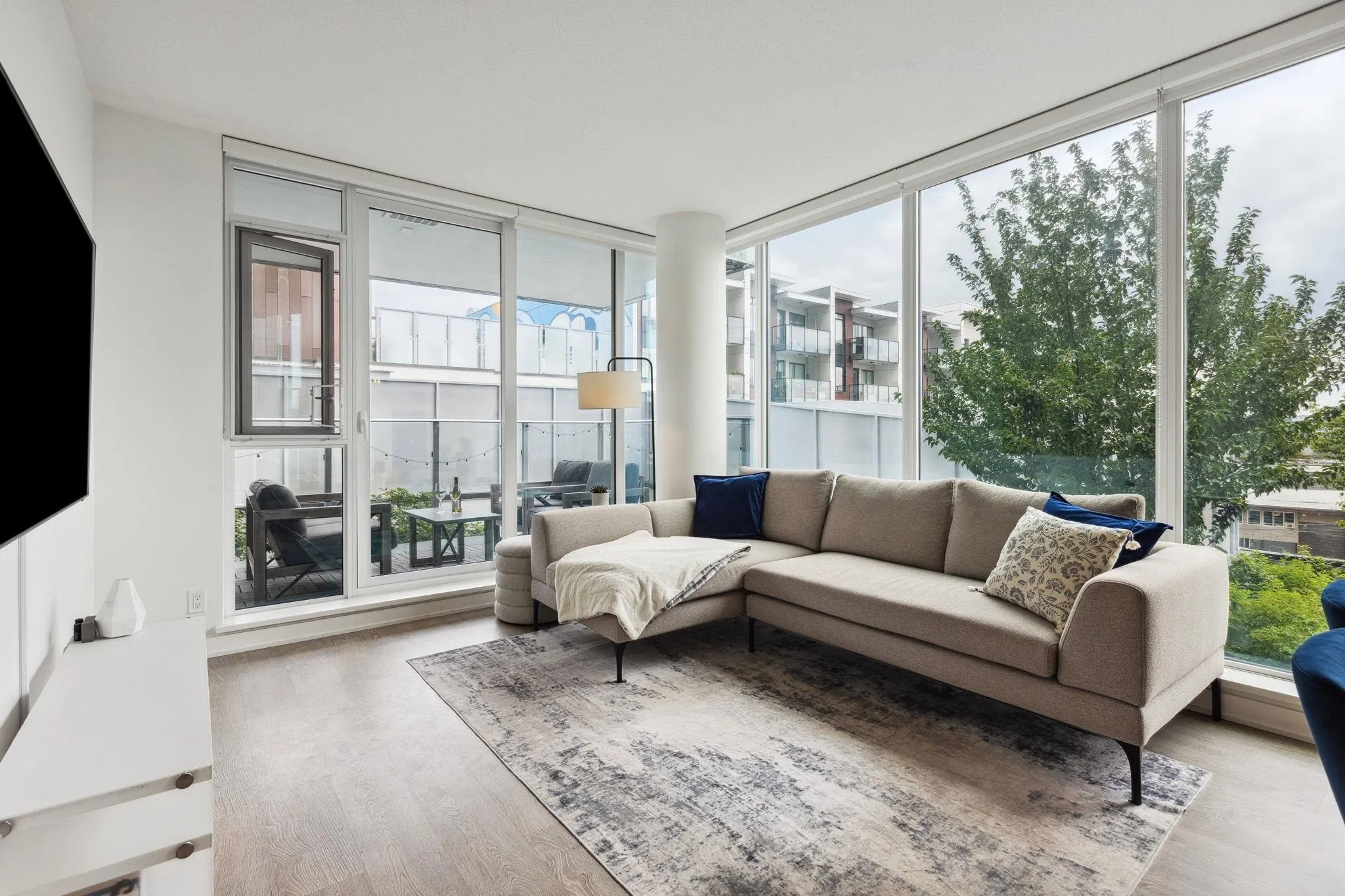 403 1471 Hunter Street