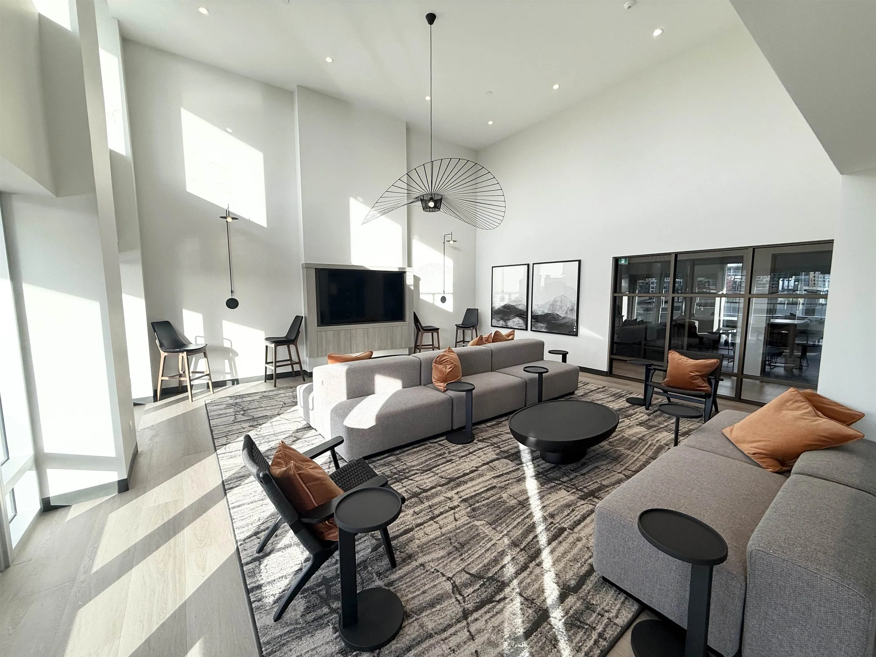 702 7977 Lansdowne Road