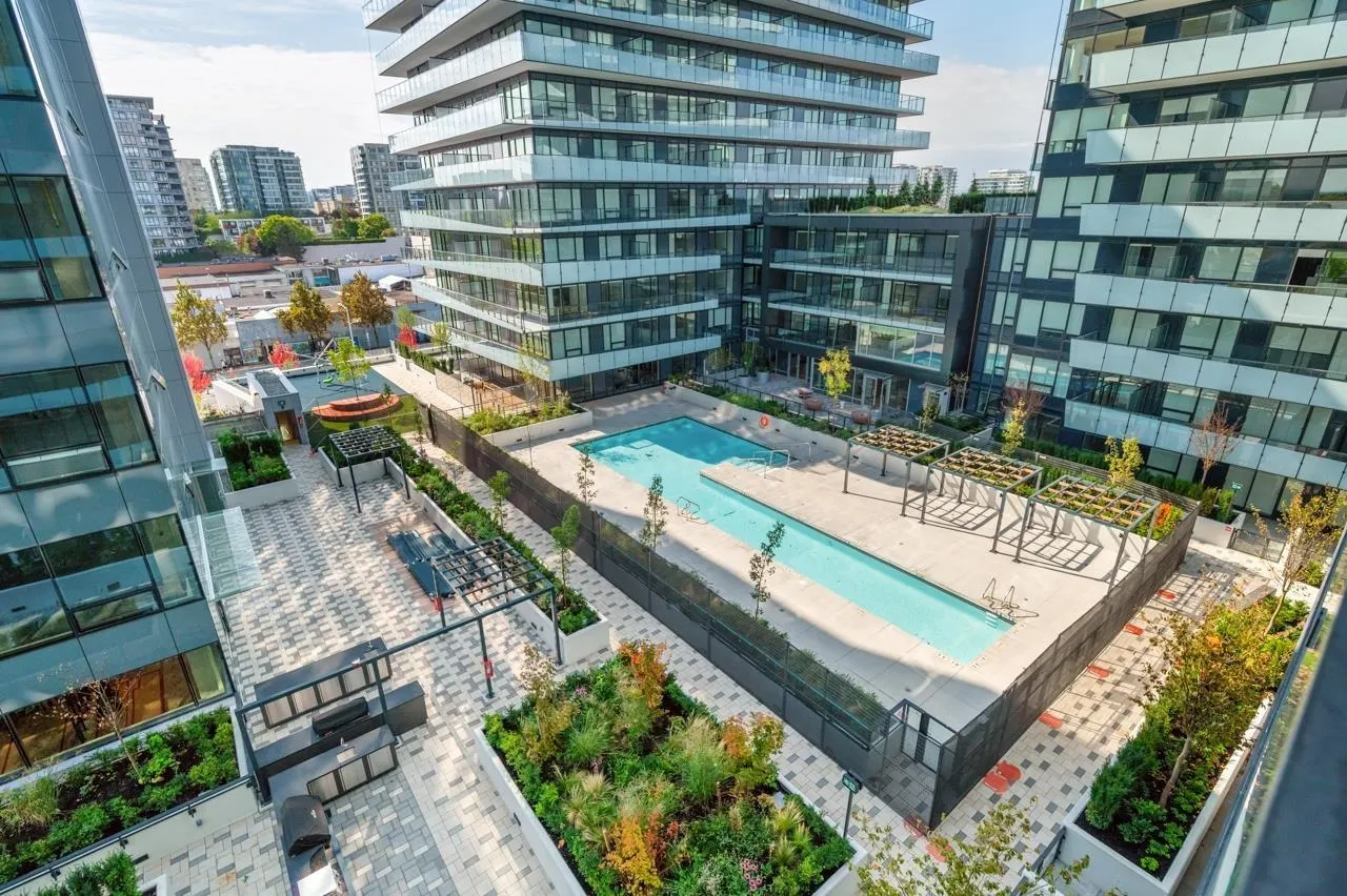 702 7977 Lansdowne Road