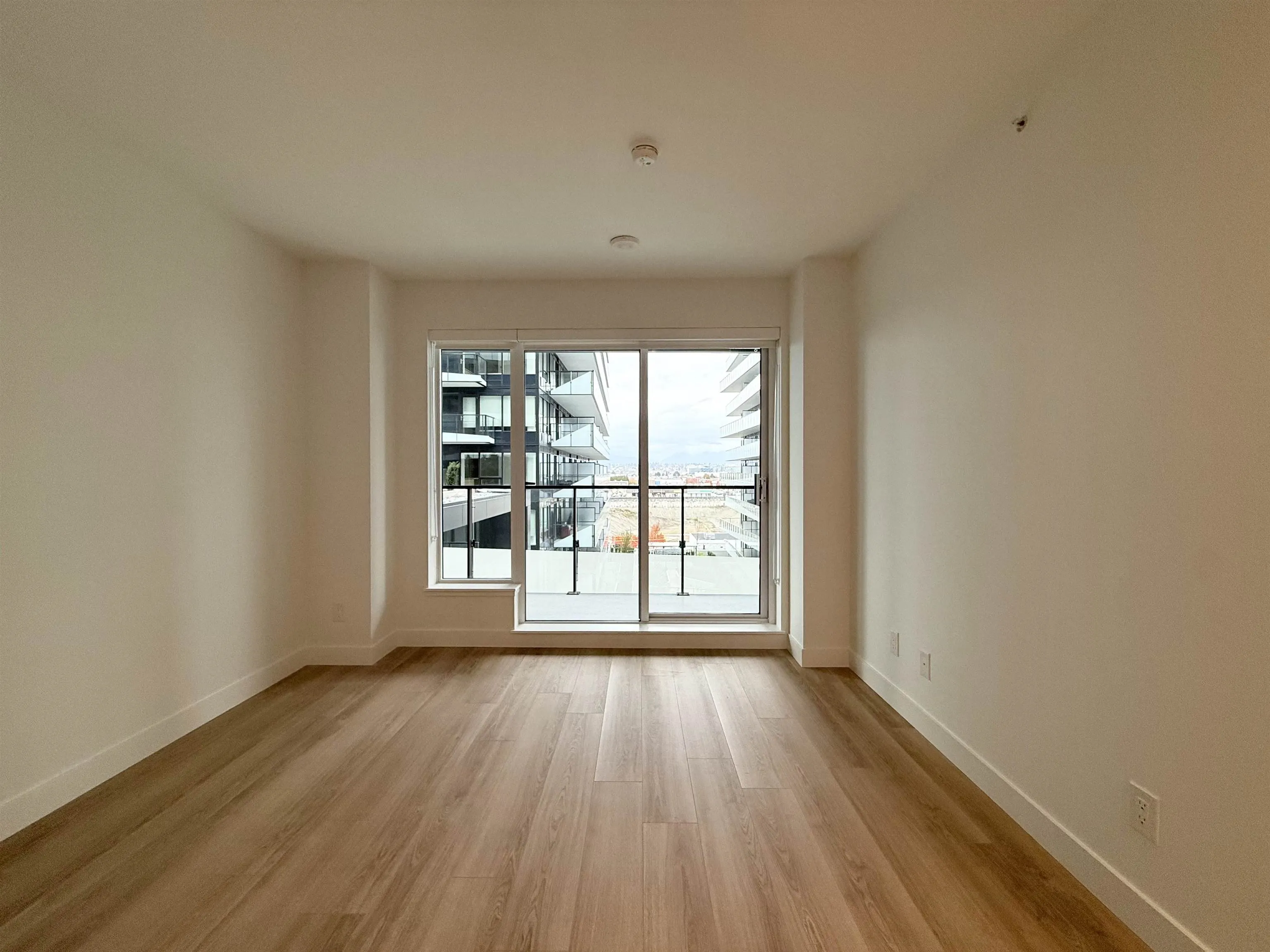 702 7977 Lansdowne Road