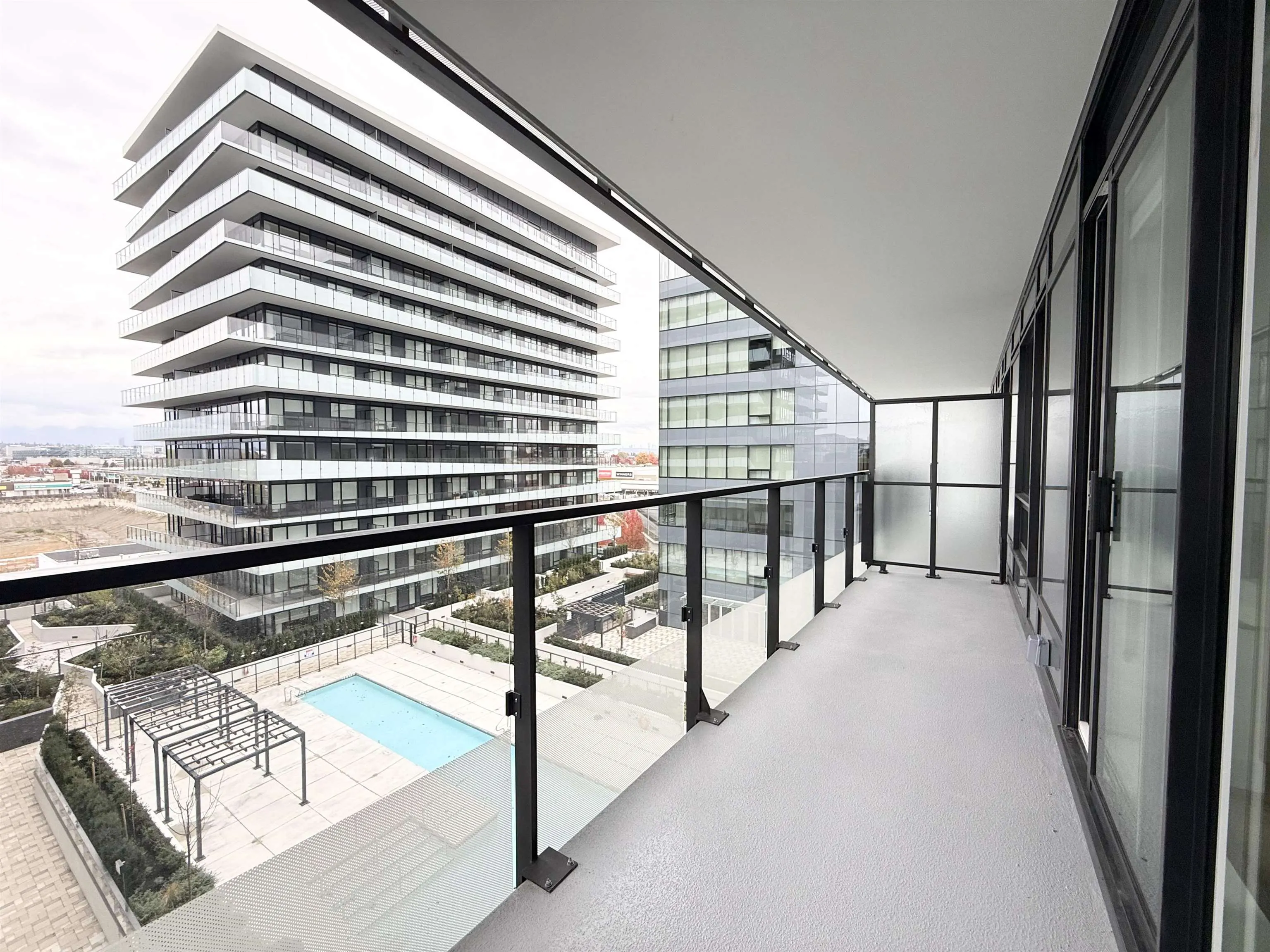 702 7977 Lansdowne Road