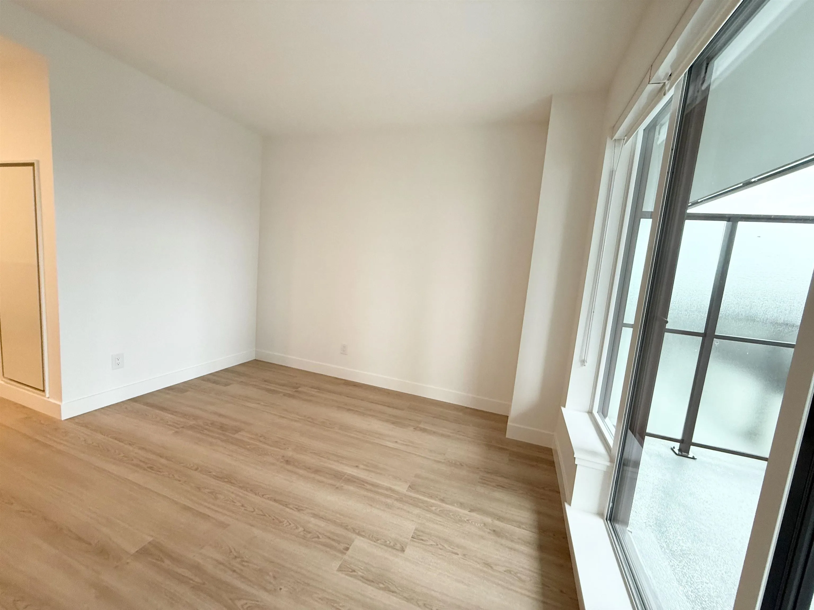 702 7977 Lansdowne Road