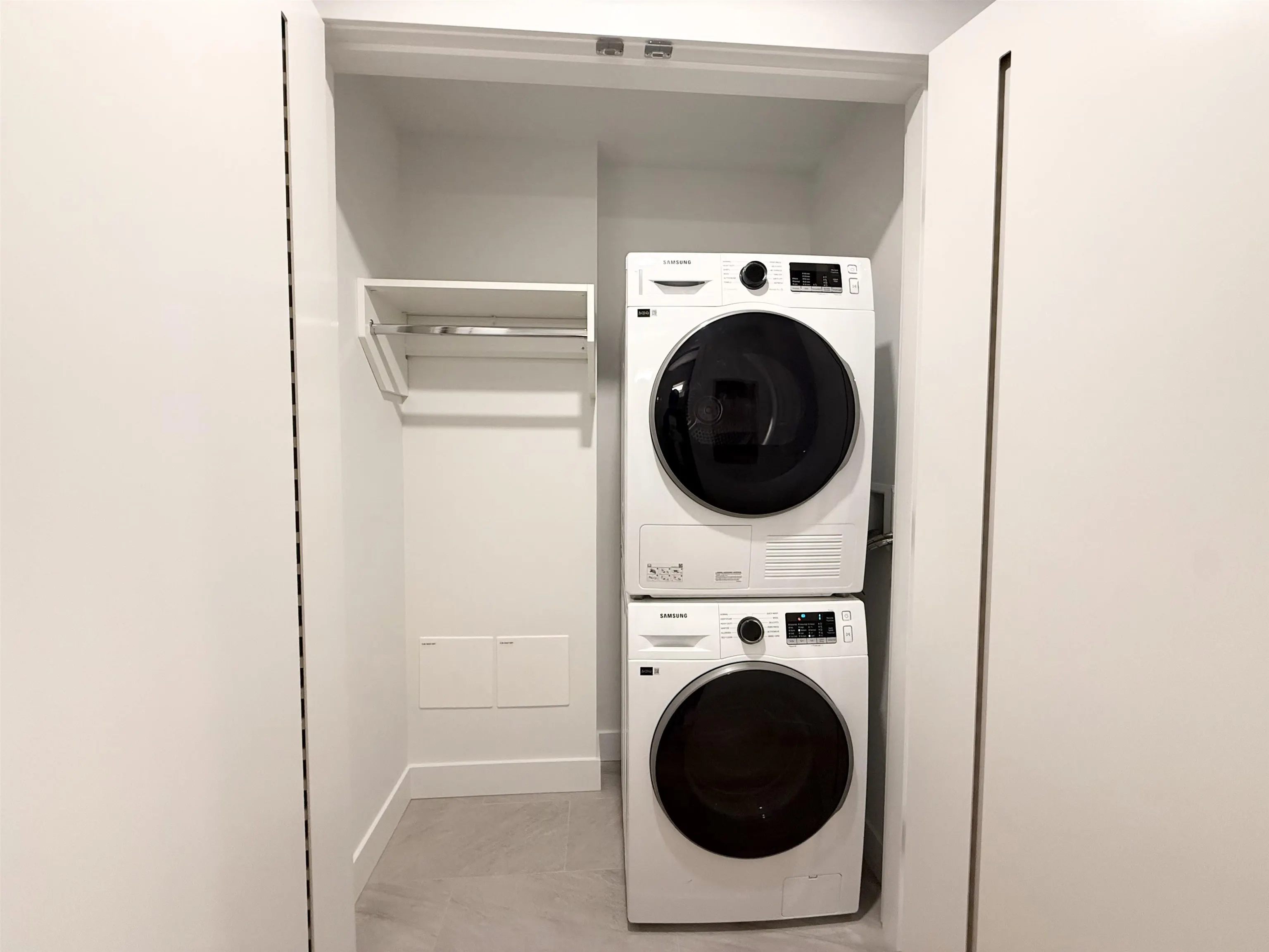 702 7977 Lansdowne Road