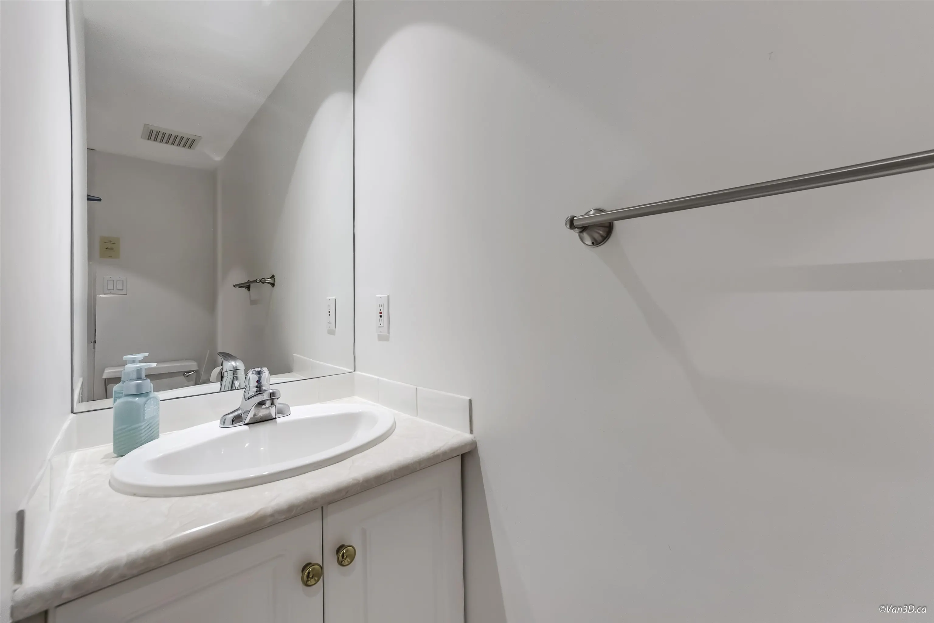 104 177 W 5th Street