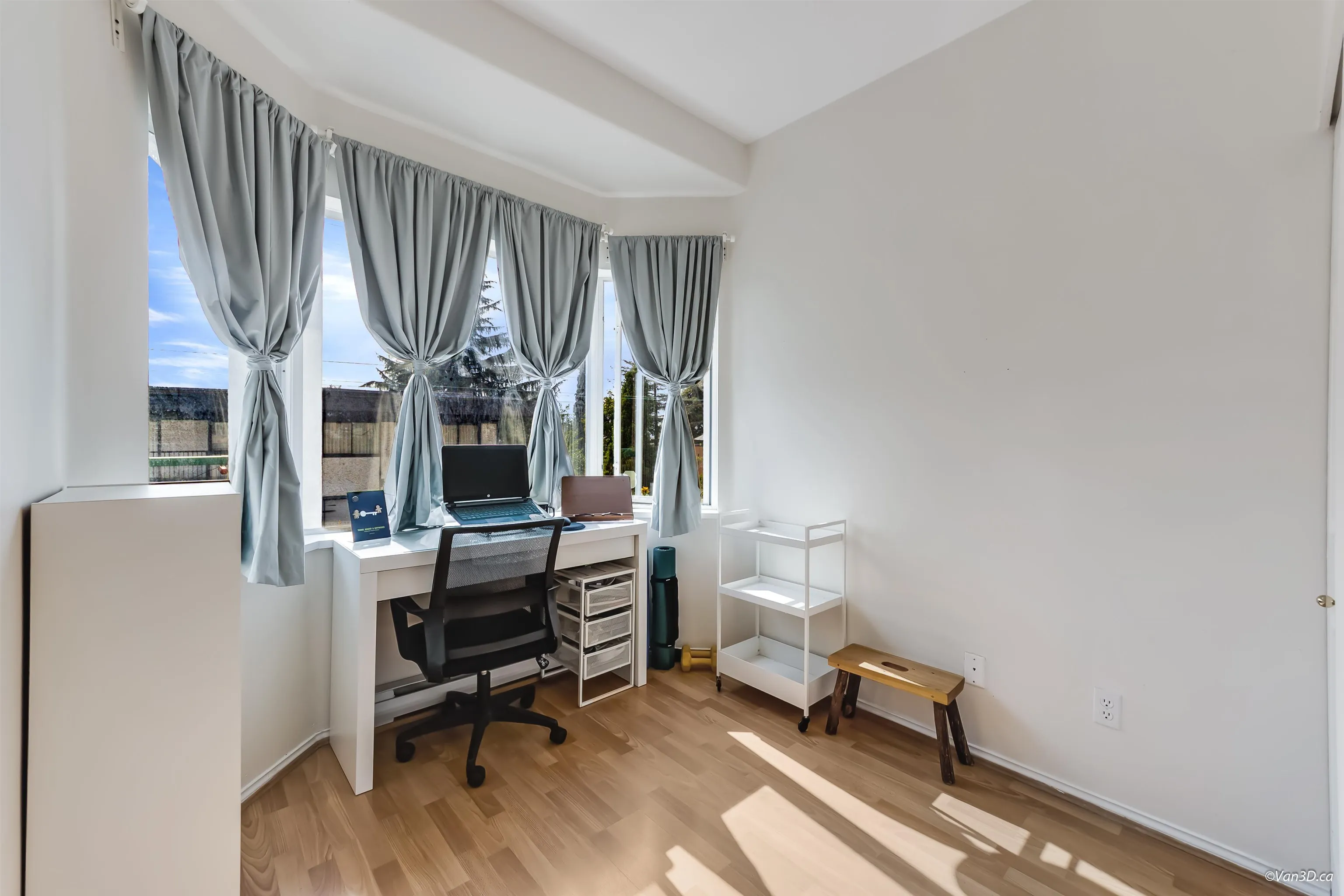 104 177 W 5th Street