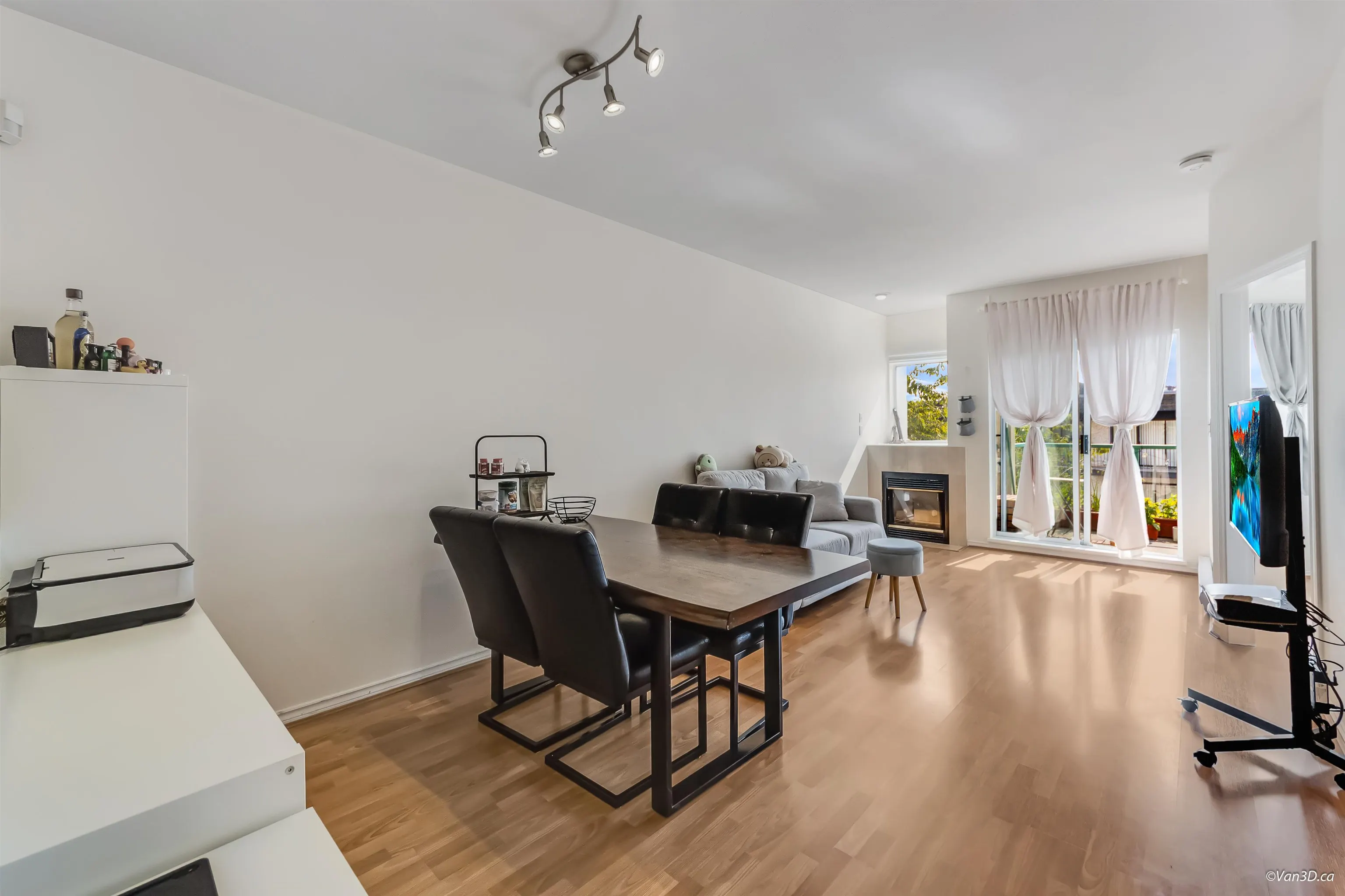 104 177 W 5th Street