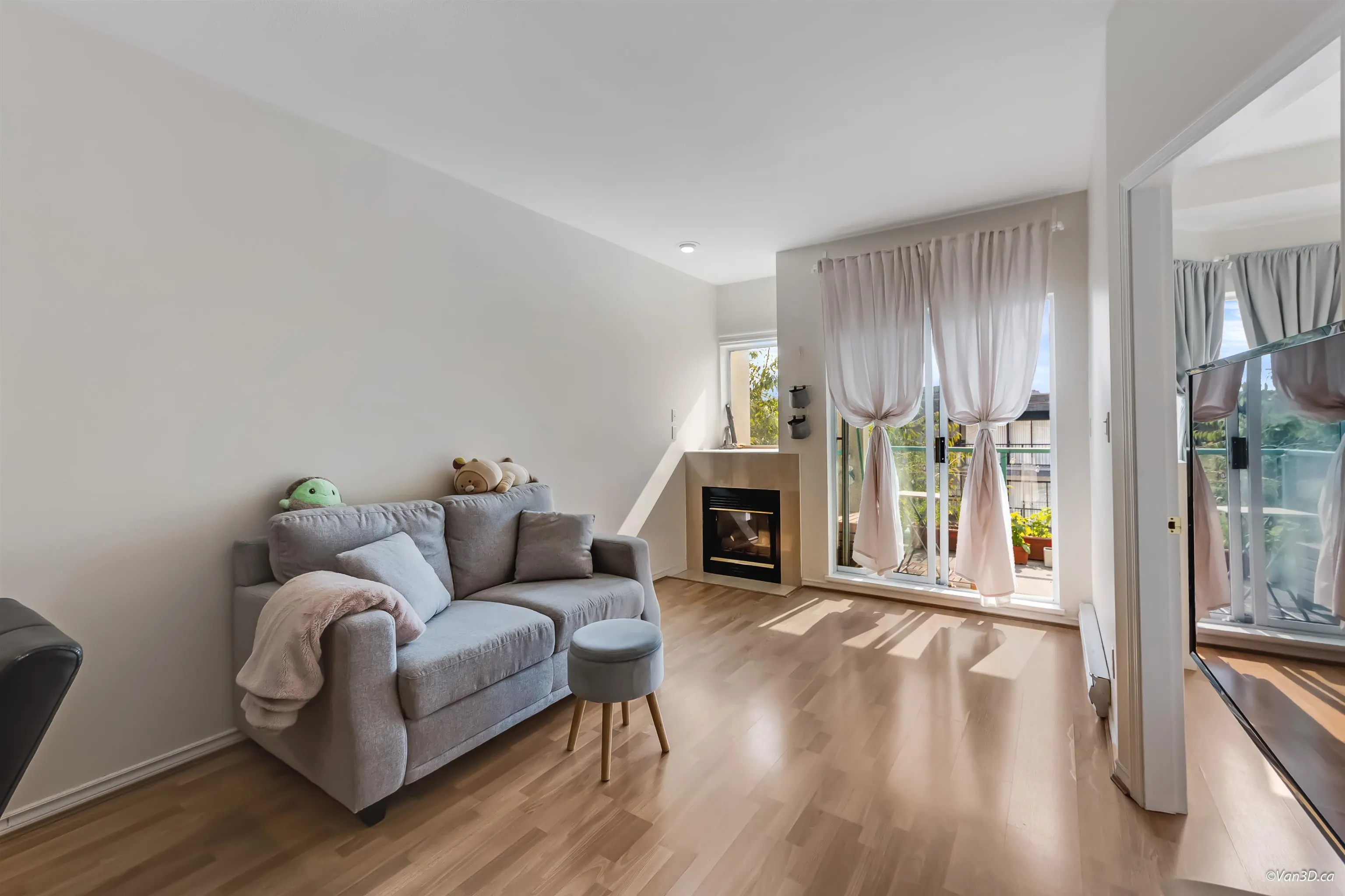 104 177 W 5th Street