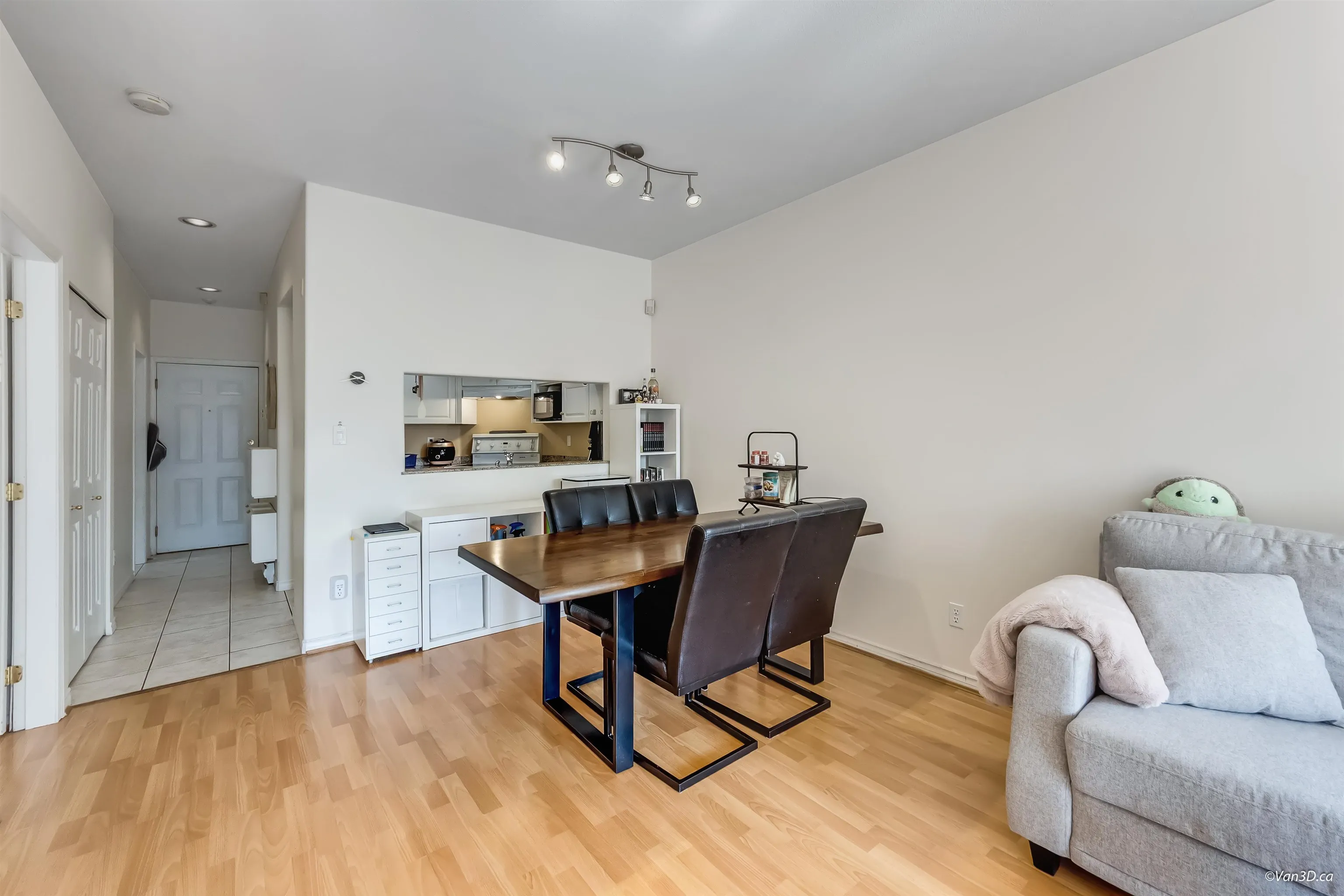 104 177 W 5th Street