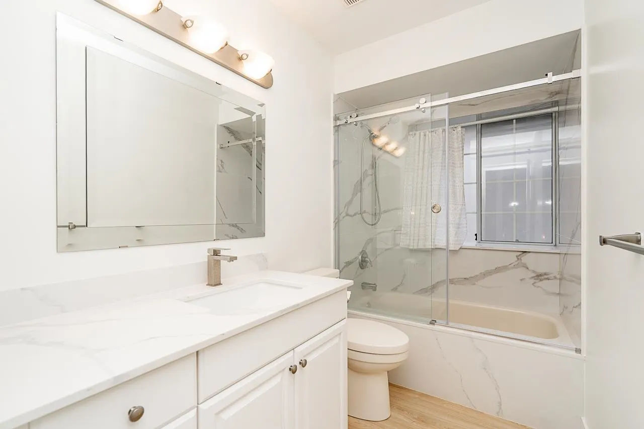 109 216 E 6th Street