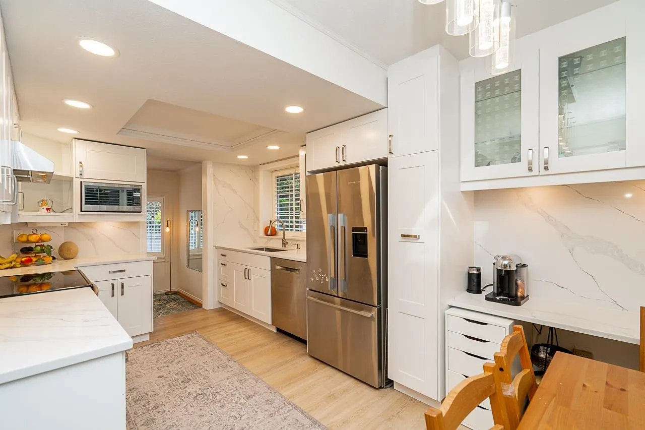 109 216 E 6th Street