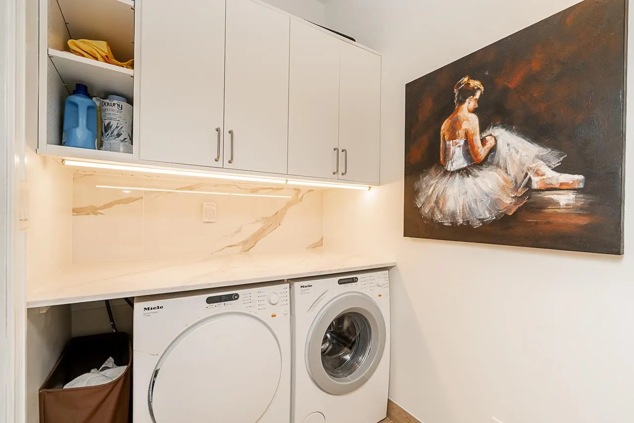 109 216 E 6th Street